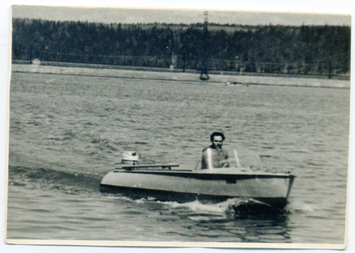 Лодка джейн 450. Катера татарстана. Катер камский хищник. Прогулочный катер кама 93. Катер кама.