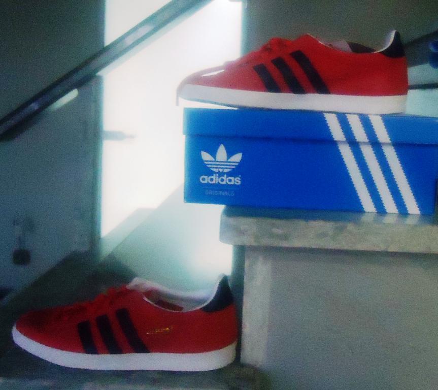 КРОССОВКИ КЕДЫ ADIDAS АЛЫЕ 37.5 - 38 ОРИГИНАЛ