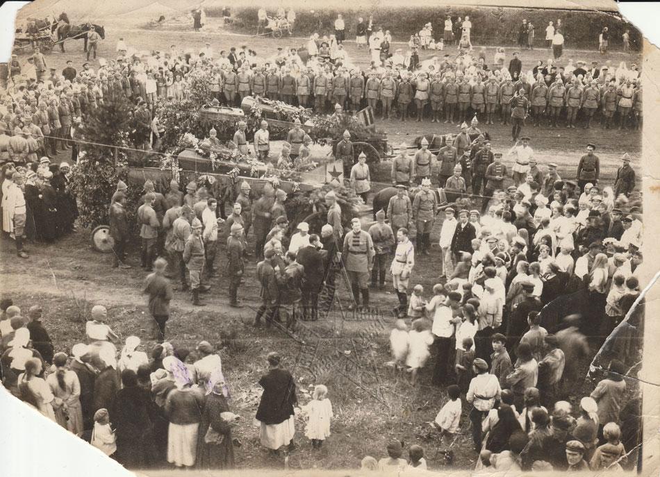 Фотография Похороны инструктора (авиации?) Щукина. 1923 год