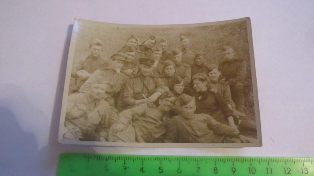 Фотография. Коллектив редакции. Камчатка. Пертопавловск Камчатский. 1945 г.  Полковник и журналисты