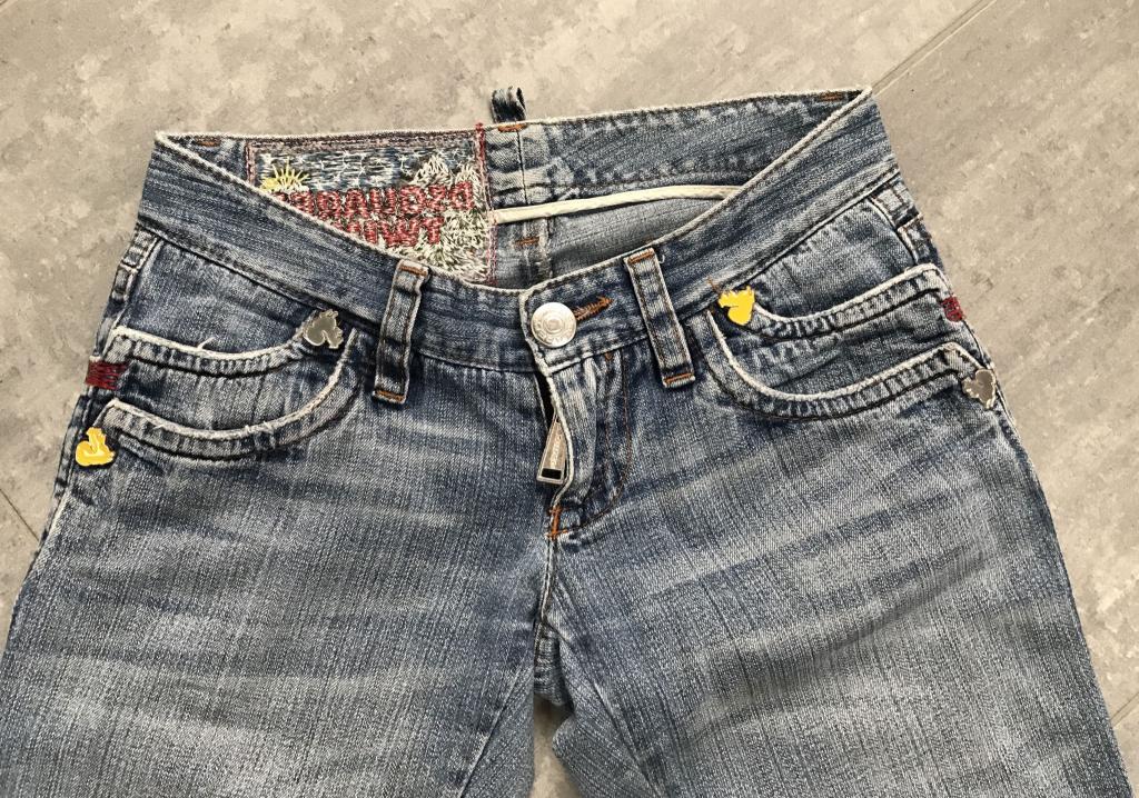 Dsquared2 original. Джинсы Дискваред. Джинсы Dsquared. Оригинальные джинсы dsquared2 Forever. Джинсы Dsquared женские с молнией сзади.
