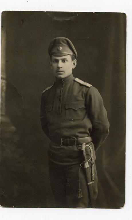 служащий Всероссийского земского союза или Всероссийского союза городов, не имеющий классного чина,