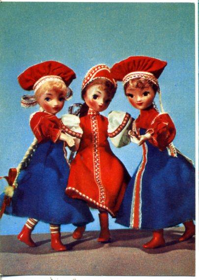 Куклы в национальных костюмах ГДЕ ПОТЕСНЕЕ - ТАМ И ВЕСЕЛЕЕ