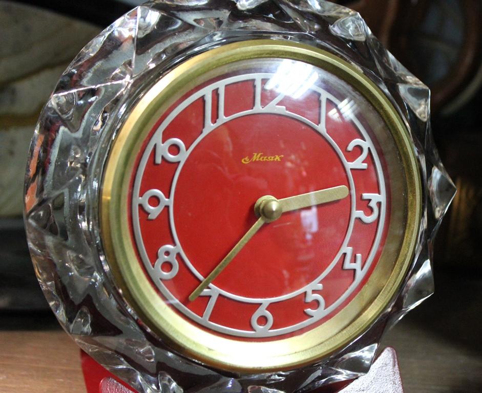 Авито новосибирск часы. Часы Маяк Кристалл 1988. Часы Маяк кварц в Хрустальном корпусе. Часы Маяк n11198. Часы Маяк кварц СССР.