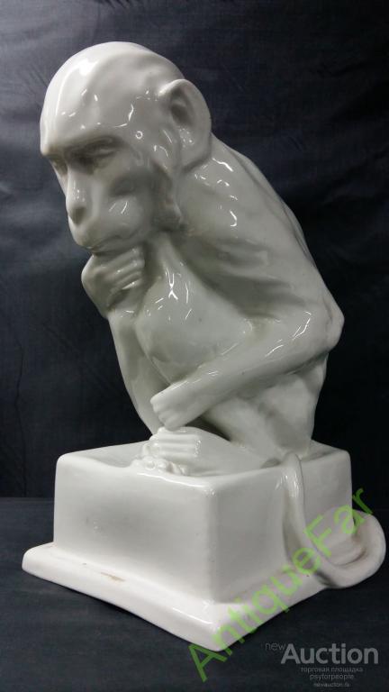 Фарфоровая фигура "Глубокомысленная обезьяна".  Германия