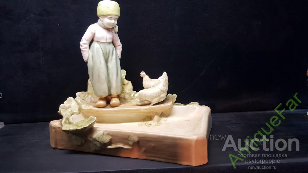 Крупная интерьерная фигура "Мальчик с курочками". Германия