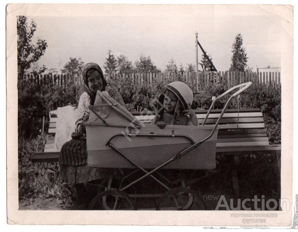Фото. Коляска. Дети. Каска. Шлем. СССР. Лисий Нос.