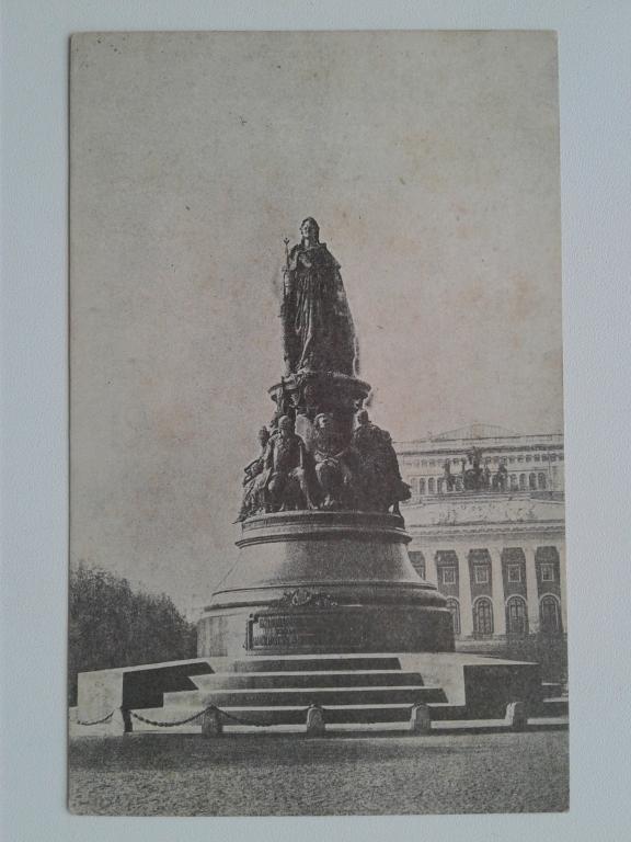 Открытка Ленинград Памятник Екатерине II. Изд. А. Кононов, 1920-е гг.