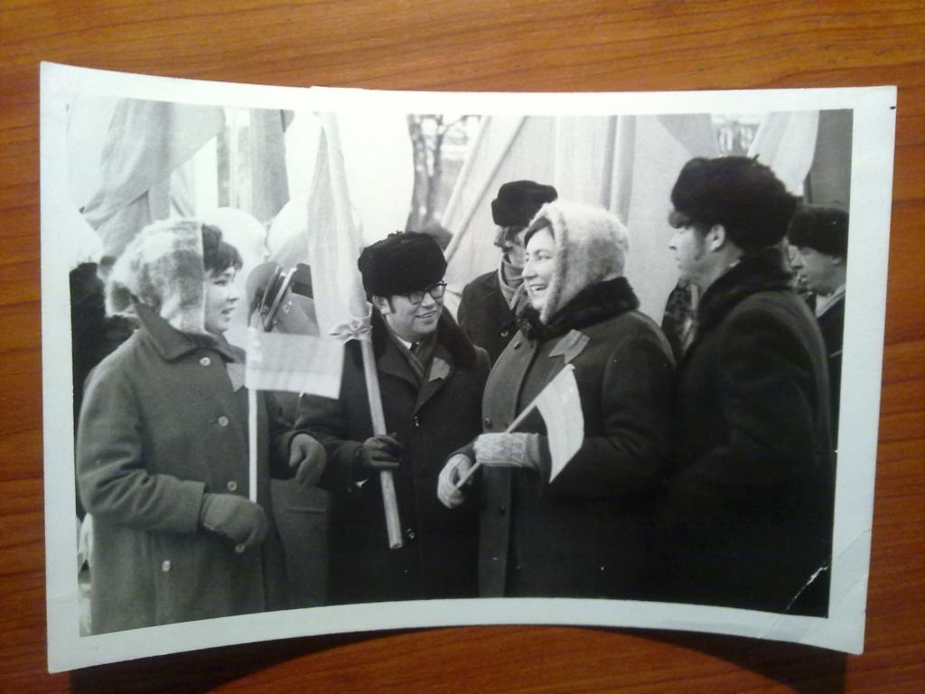 Советский быт Праздник демонстрация одежда мода 12,5 х 18 см