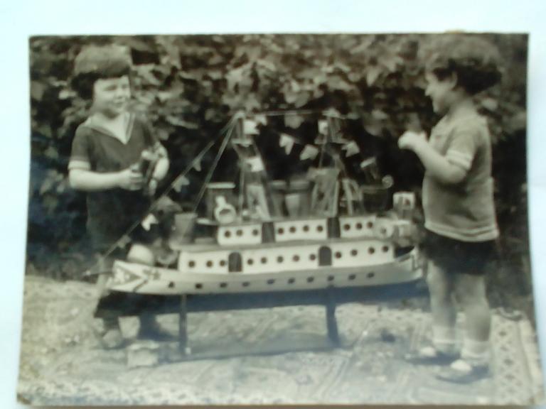 ФОТОГРАФИЯ.ДЕТИ.КОРАБЛЬ .1926 год.