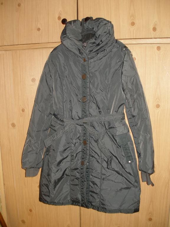 Куртка серая на синтепоне.Размер 38.