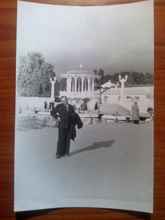 Советский быт Кавказ отдых Мужчина одежда мода 14 х 9,5 см