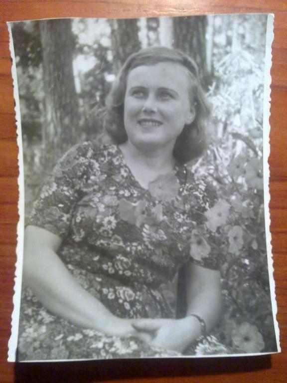 Советский быт Женщина девушка одежда мода 1948 год 11 х 8,5 см