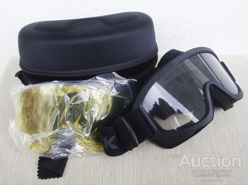 Защитные очки с набором сменных стекол.