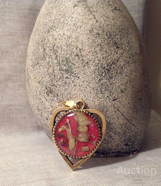 ОТЛИЧНЫЙ ПОДАРОК ВЛЮБЛЁННЫМ!Кулон-сердце с сухоцветами, ручная работа! Низкая цена!Дешёвая доставка!