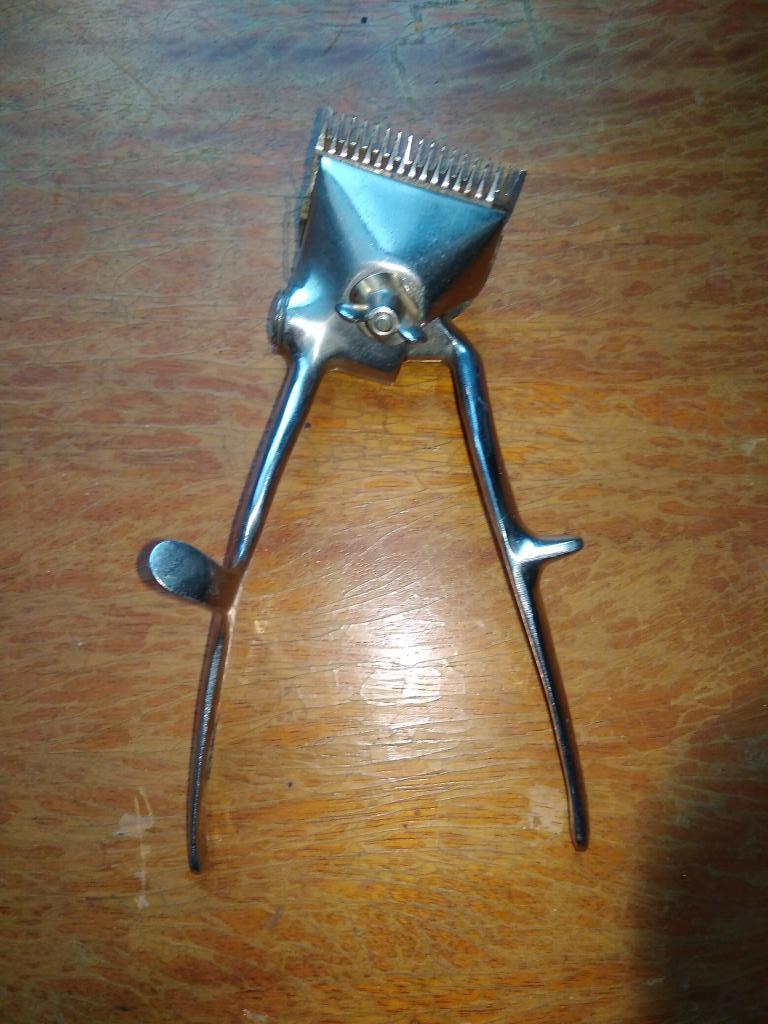 Старая советская ручная машинка для стрижки. 1961г. Горький. Клейма ...