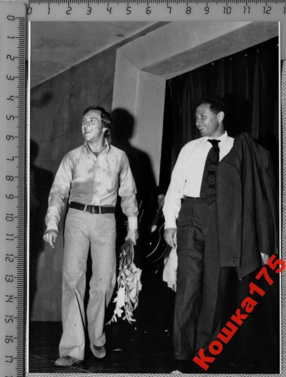 редкий ч. высоцкий редкое ч-б фото 13х18 см (rare)-132. высоцкий редкое ч-б фото 13х18 см (rare)-132. редкий ч. высоцкий редкие фото с ворами.