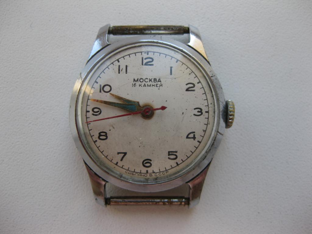 Часы наручные Москва,сделано в СССР. На ходу.