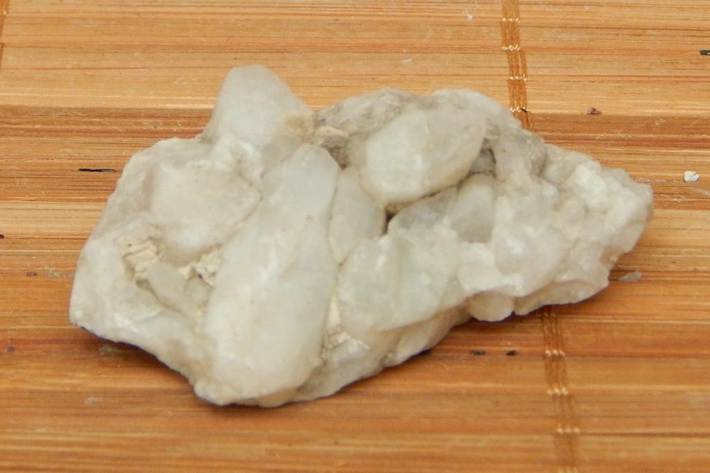 0001. Натролит, эгирин 55 x 35 x 20 мм