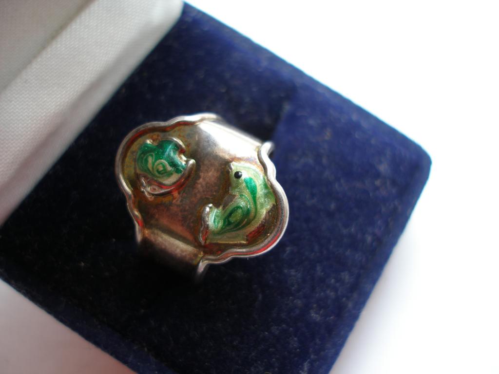 Кольцо Дельфин с эмалью.Серебро.2,2 г.