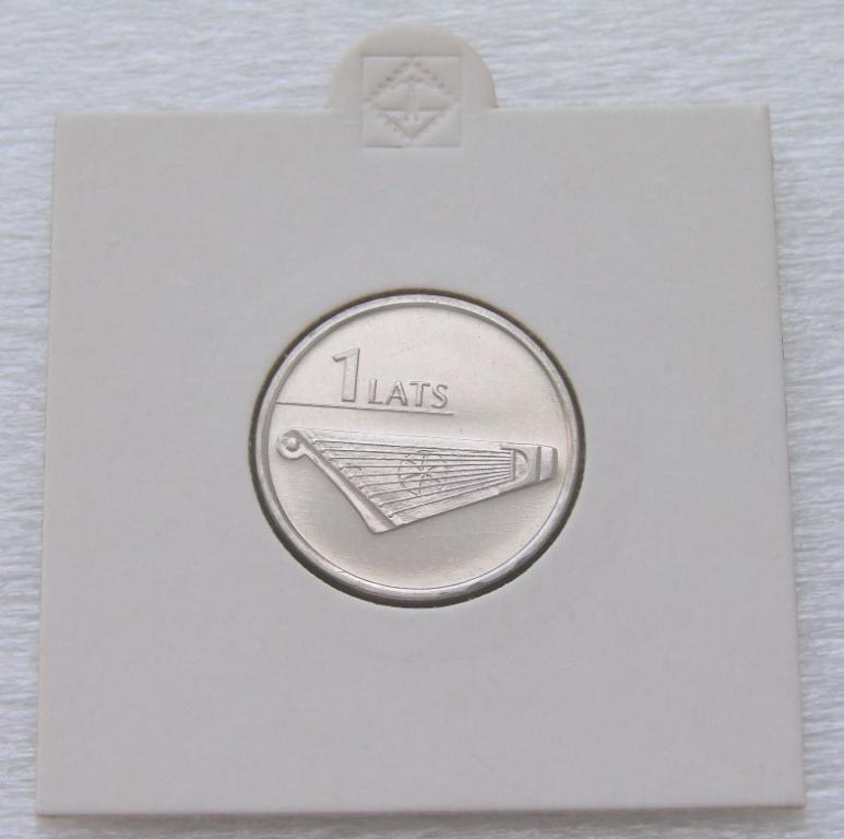 Музыка, Латвия - 1 лат 2013 год - муз.инструмент