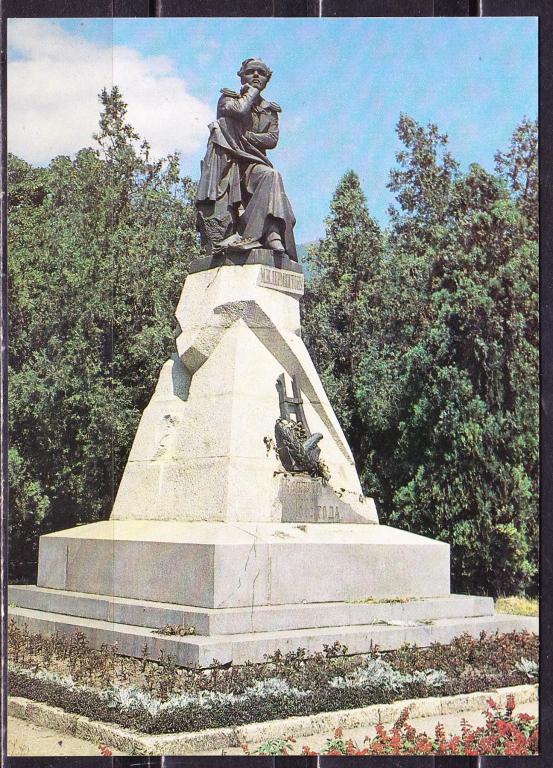 Известные статуи пятигорск. Памятник лермонтову (пятигорск). Памятник генералу ермолову в пятигорске. Памятники лермонтову на кавказе. Памятник первым комсомольцам пятигорска.