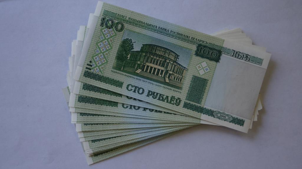 Оптовый лот 36 шт номера подряд AUNC 100 рублей Беларусь 2000 года