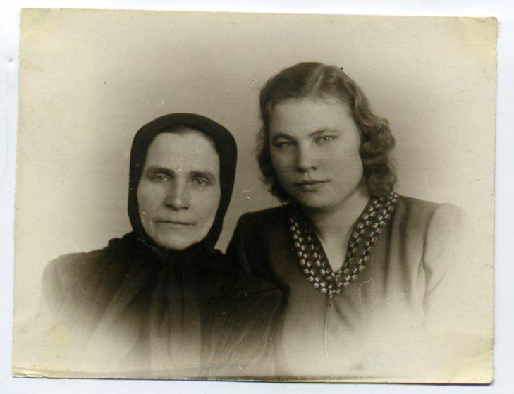 Советский быт Девушка женщина прическа мода одежда 9 х 11 см 1953 год