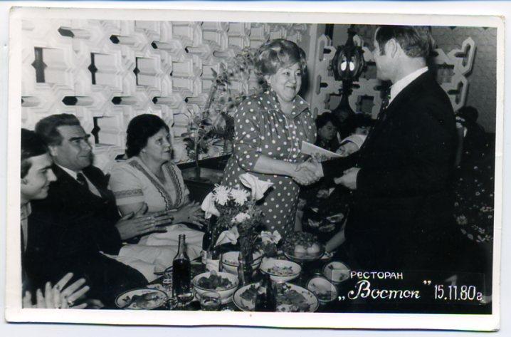 Советский быт Коллектив застолье ресторан 12 х 18 см