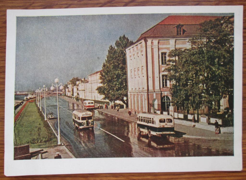 Открытка Ленинград  Университетская набережная Автобусы 1954 г.