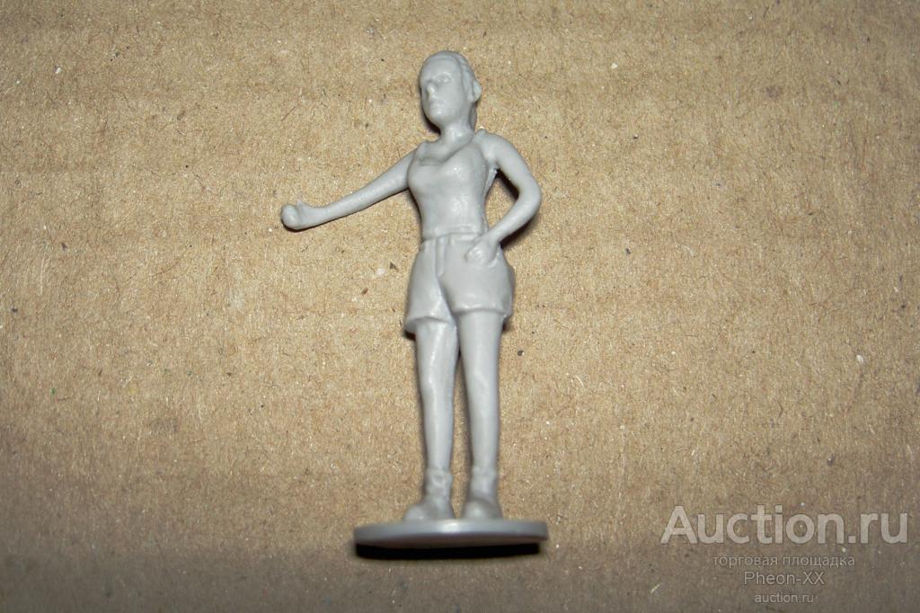 1/43 кит-фигурка Девушка-автостопщица (смола)