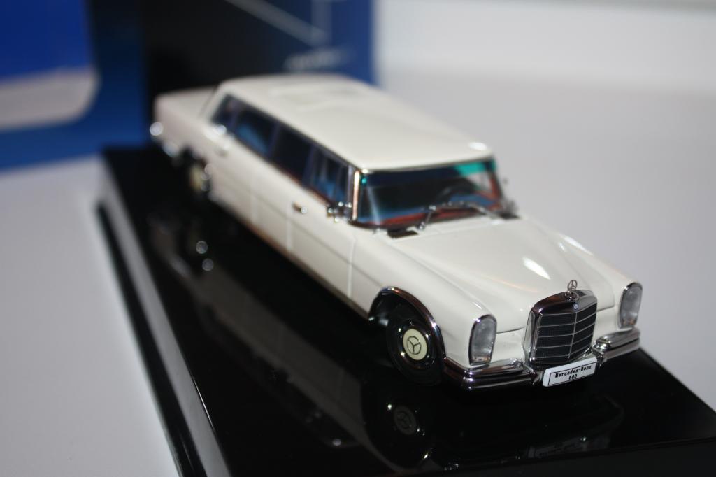 AUTOart 56198 Mercedes Benz 600 LWB White 1 43