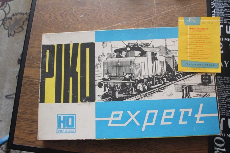 Фирма PIKO. Набор локомотив + 3 вагона + рельсы 1:87/ 16,5 мм.