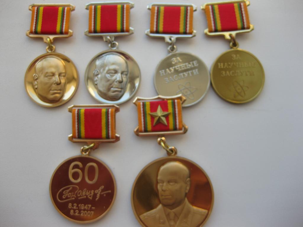 Медали 6 штук За Научные Заслуги.Национальная Академия прикладных наук.ММД.