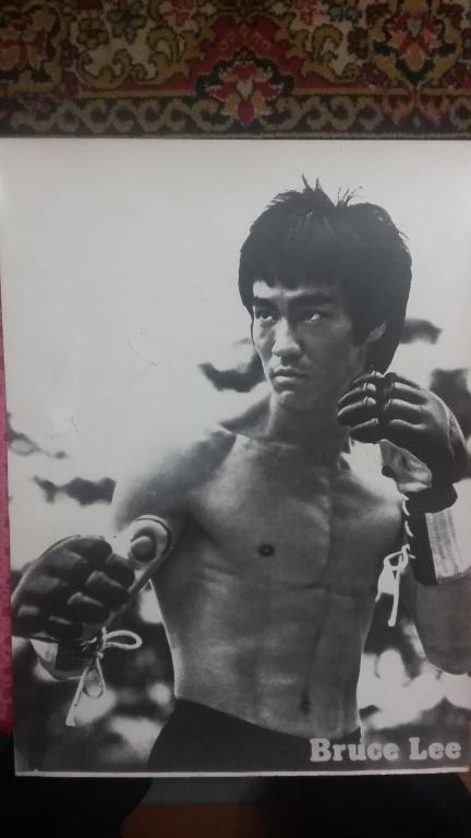 Ли оригинал. Плакаты 80-х Брюс ли. Плакаты с Брюсом ли из 90. Bruce Lee плакаты СССР. Плакаты СССР Брюс ли..