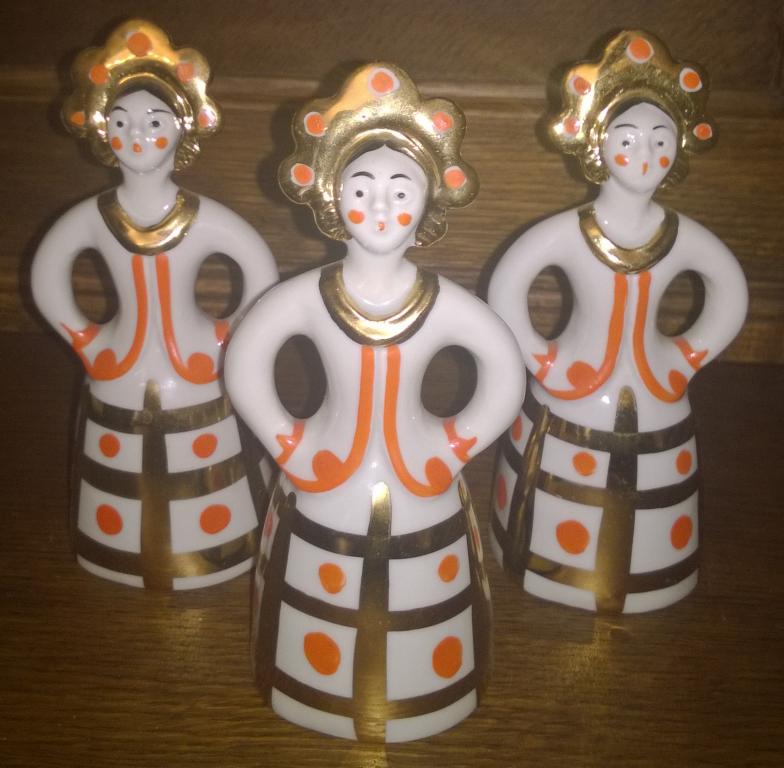 Статуэтка. Матрёшка - Невеста. Клеймо : Дулёво. Фарфор. 50 годы 20 века. СССР.