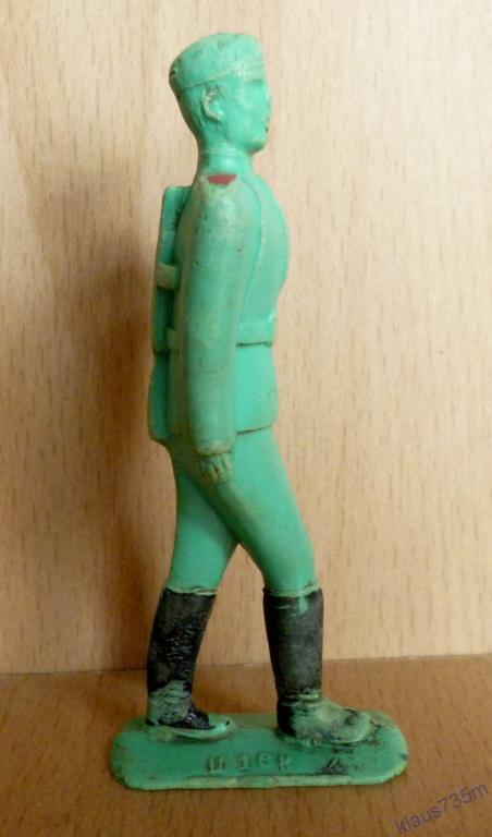 Солдатики СССР.БОЛЬШОЙ СОЛДАТ 16 КОП.  з-д Прогресс 1шт. 