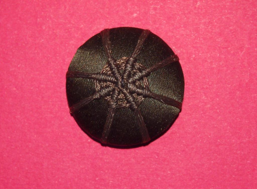 Викторианская старинная ПУГОВИЦА Европа Конец XIX века - нитки - ⌀ 29 мм.