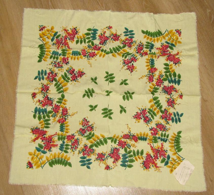 Два новых платка, штапель, 70*70 см., Иваново, 1983 г., цена за все.
