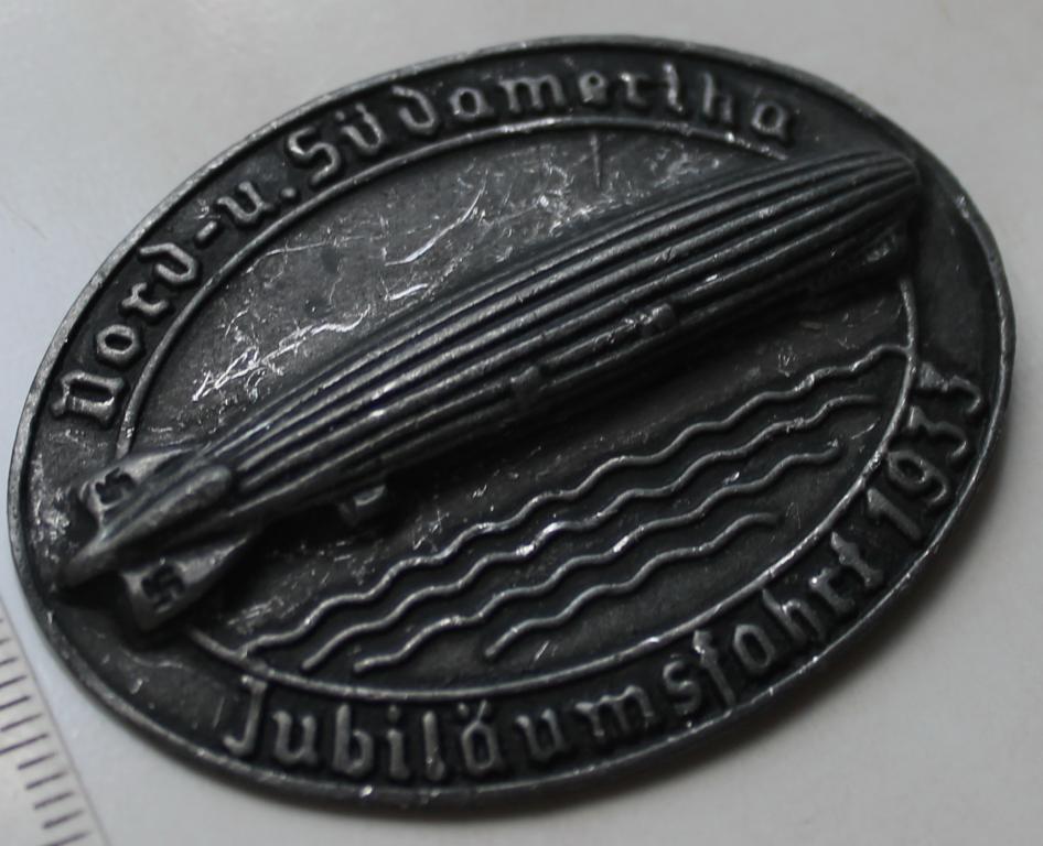 Лот 24. Монеты с изображением дирижаблей Zeppelin. Знак серебро дирижабль. Знак дирижабля Германия серебро.