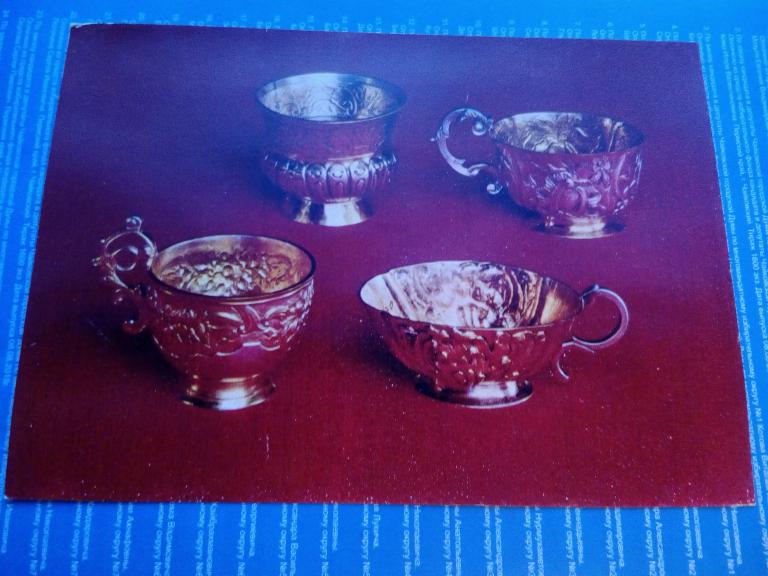 Чарки  серебро  фото Б. Кузнецова Изд-во "Изобразительное искусство" М. 1978 г. (108)