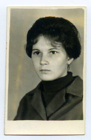 Советский быт Женщина девушка мода одежда 8,5 х 5 см