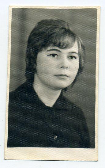 Советский быт Женщина девушка мода одежда 8,5 х 5 см