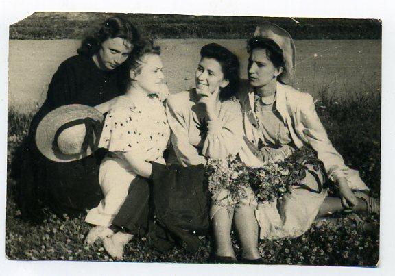 Советский быт Женщины девушки мода одежда 6 х 9 см