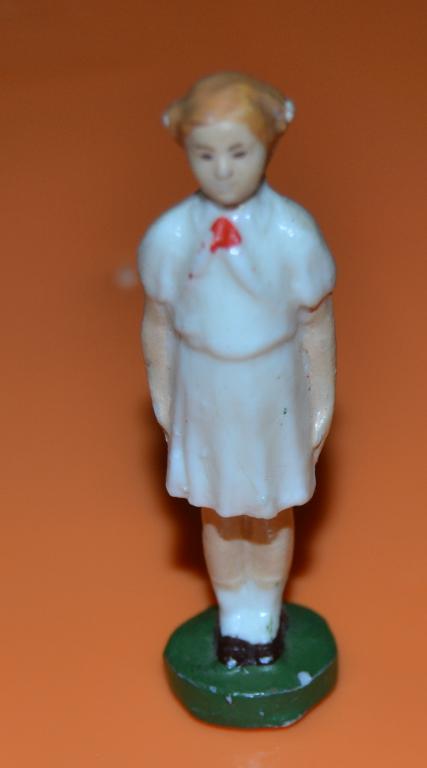 Игрушка СССР Пионерка Пионер ФХИ колкий пластик целый Солдатик - 2