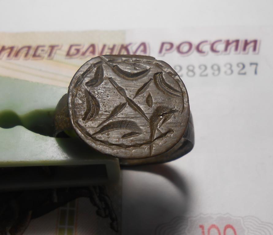 Старинный перстень печатка с рисунком