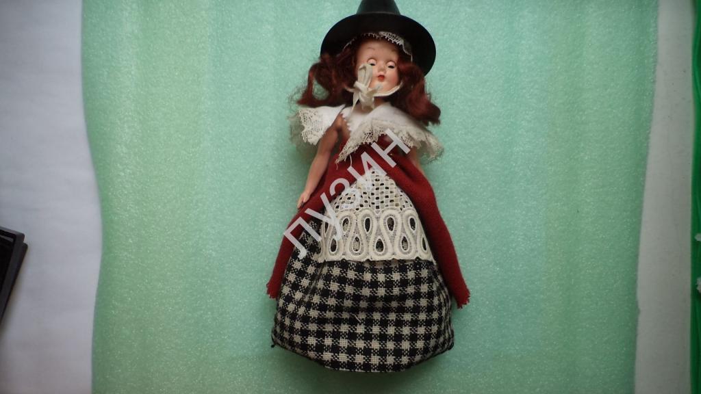 Кукла в одежде, глаза открываются, руки двигаются. 21см 