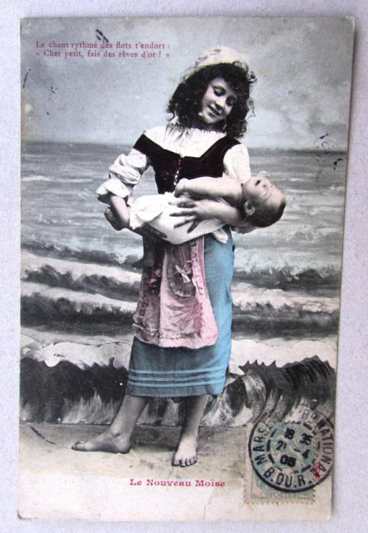 Девочка с младенцем на берегу моря Штемпель 1905
