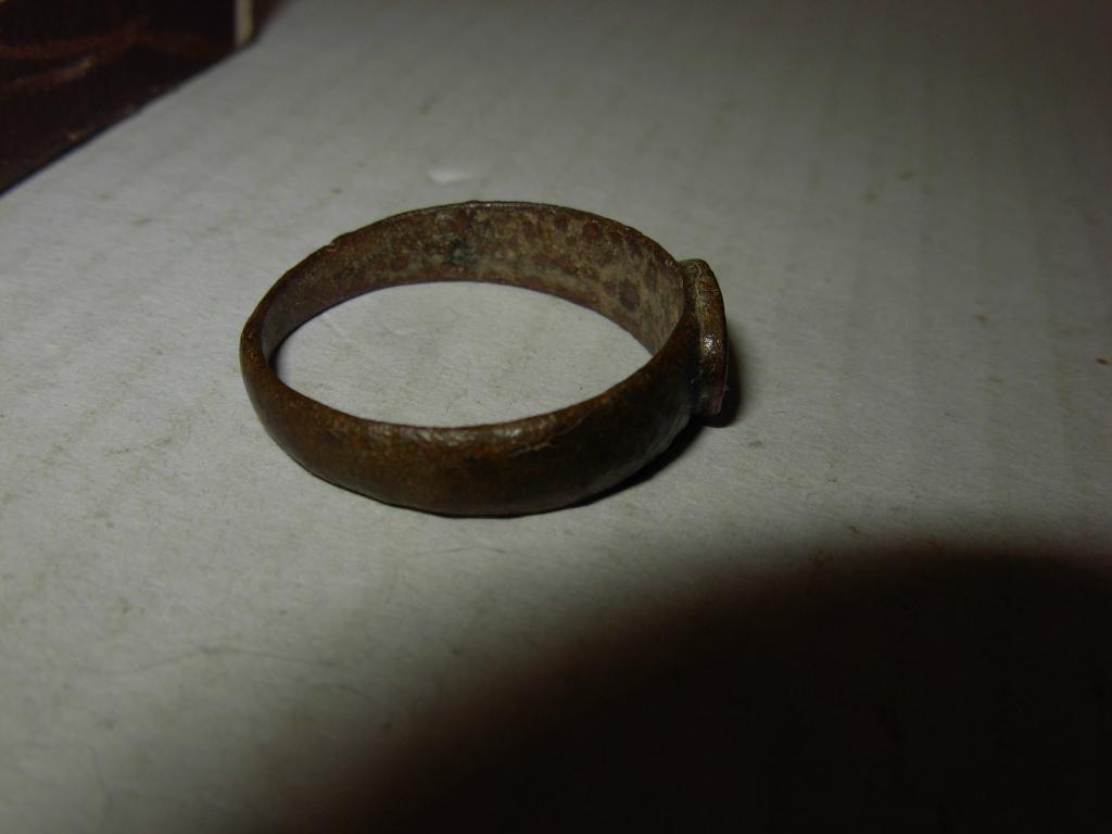 Бронзовое кольцо история жизни обычной семьи 38. Старые латунные кольца. Старинное медное кольцо. Бронзовые кольца старинные. Медные обручальные кольца старинные.