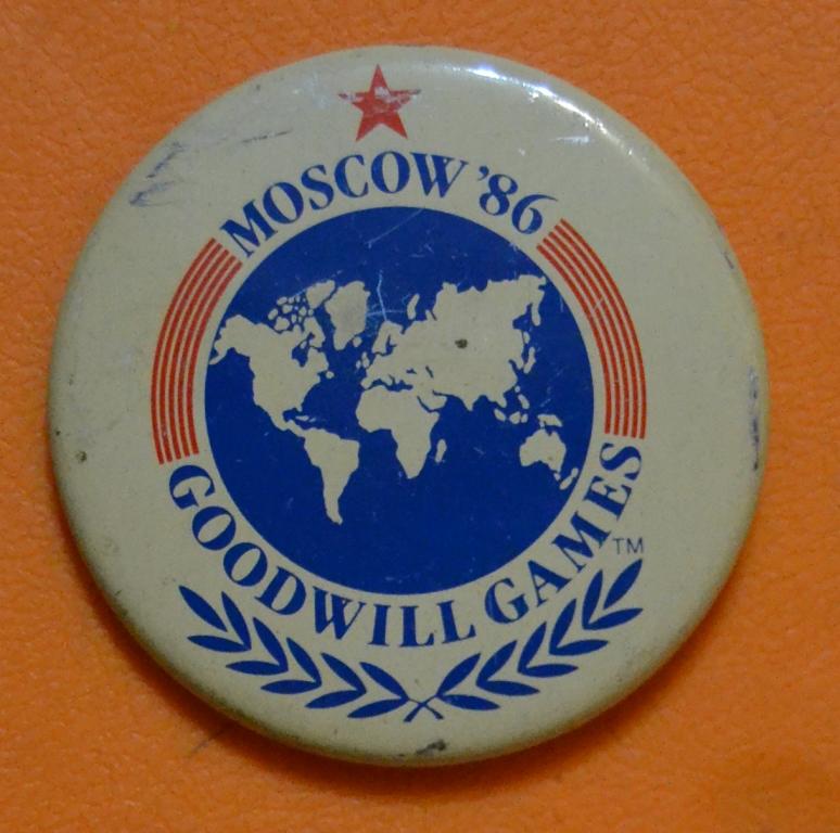 Знак - Игры Доброй Воли Москва 1986 г диаметр 52 мм
